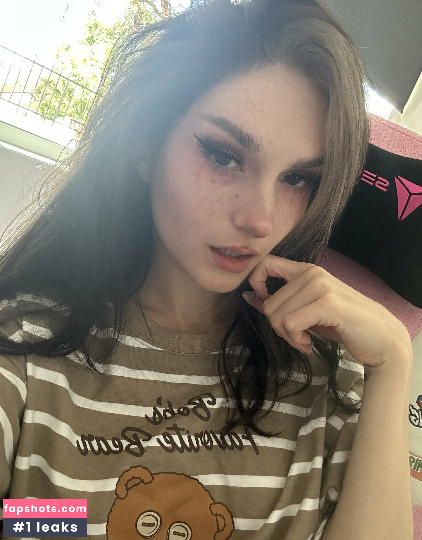 Busy B ASMR gallery photo #241