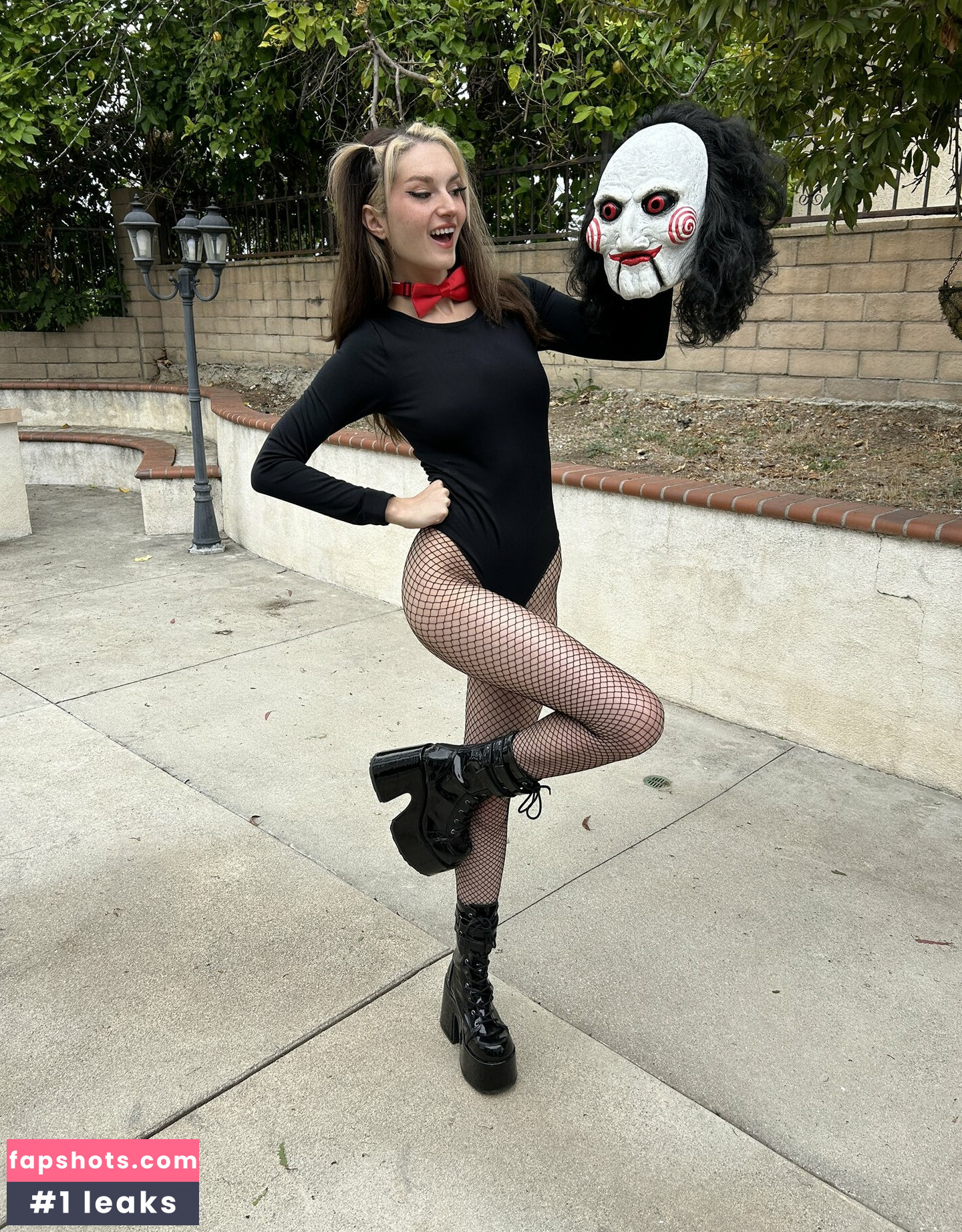 Busy B ASMR gallery photo #250