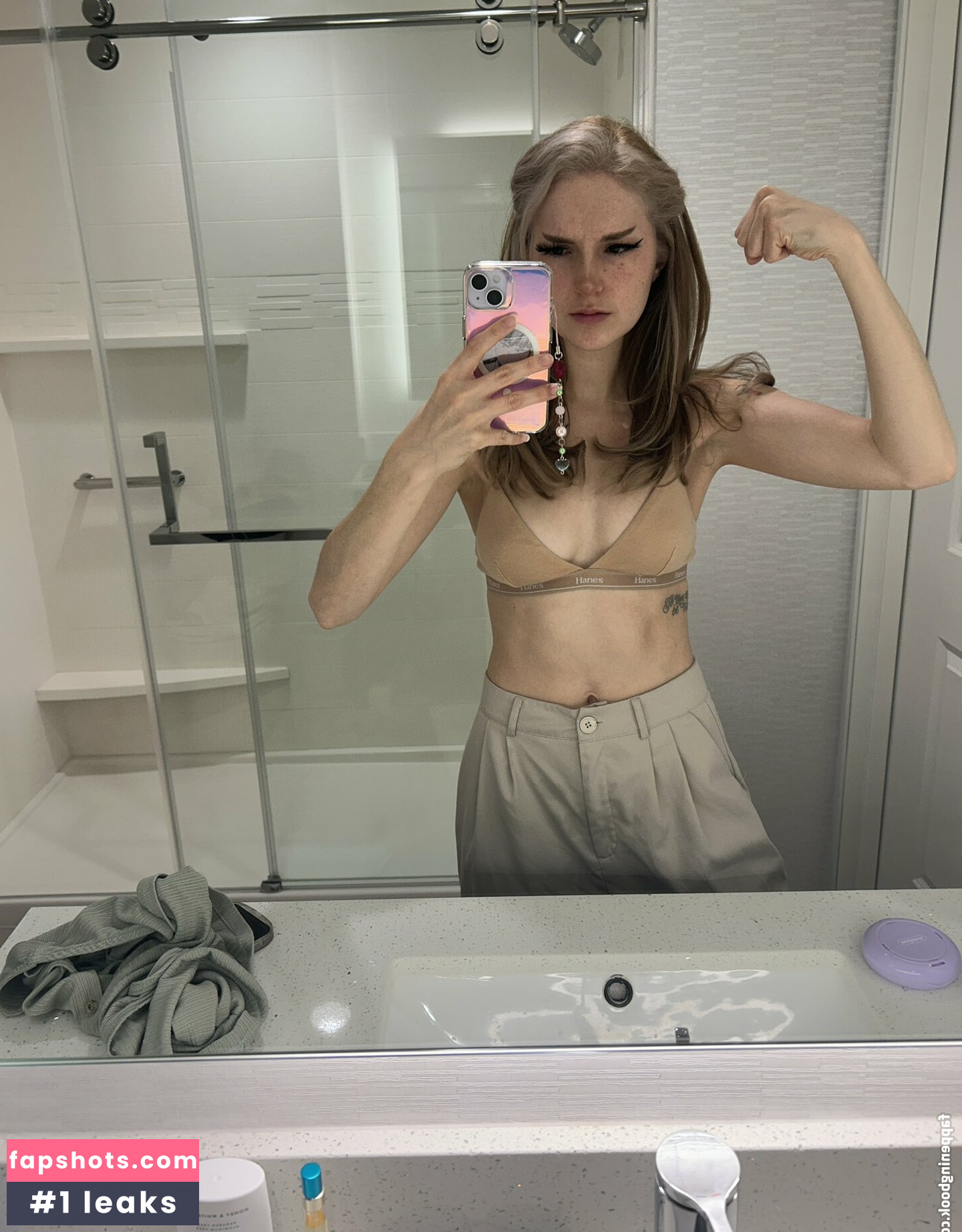 Busy B ASMR gallery photo #81