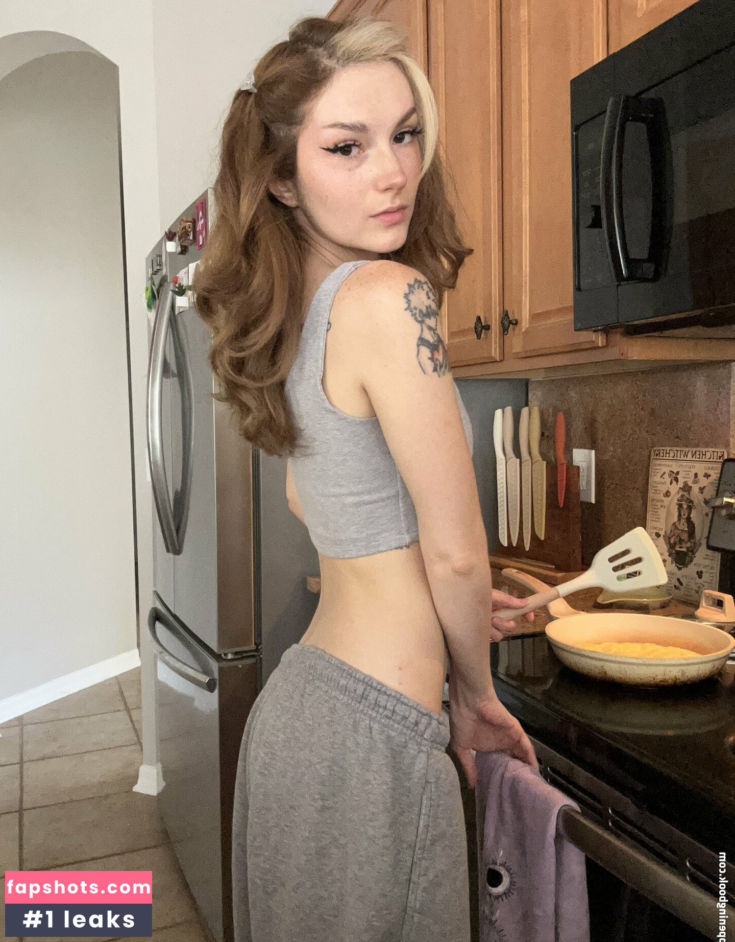 Busy B ASMR gallery photo #96