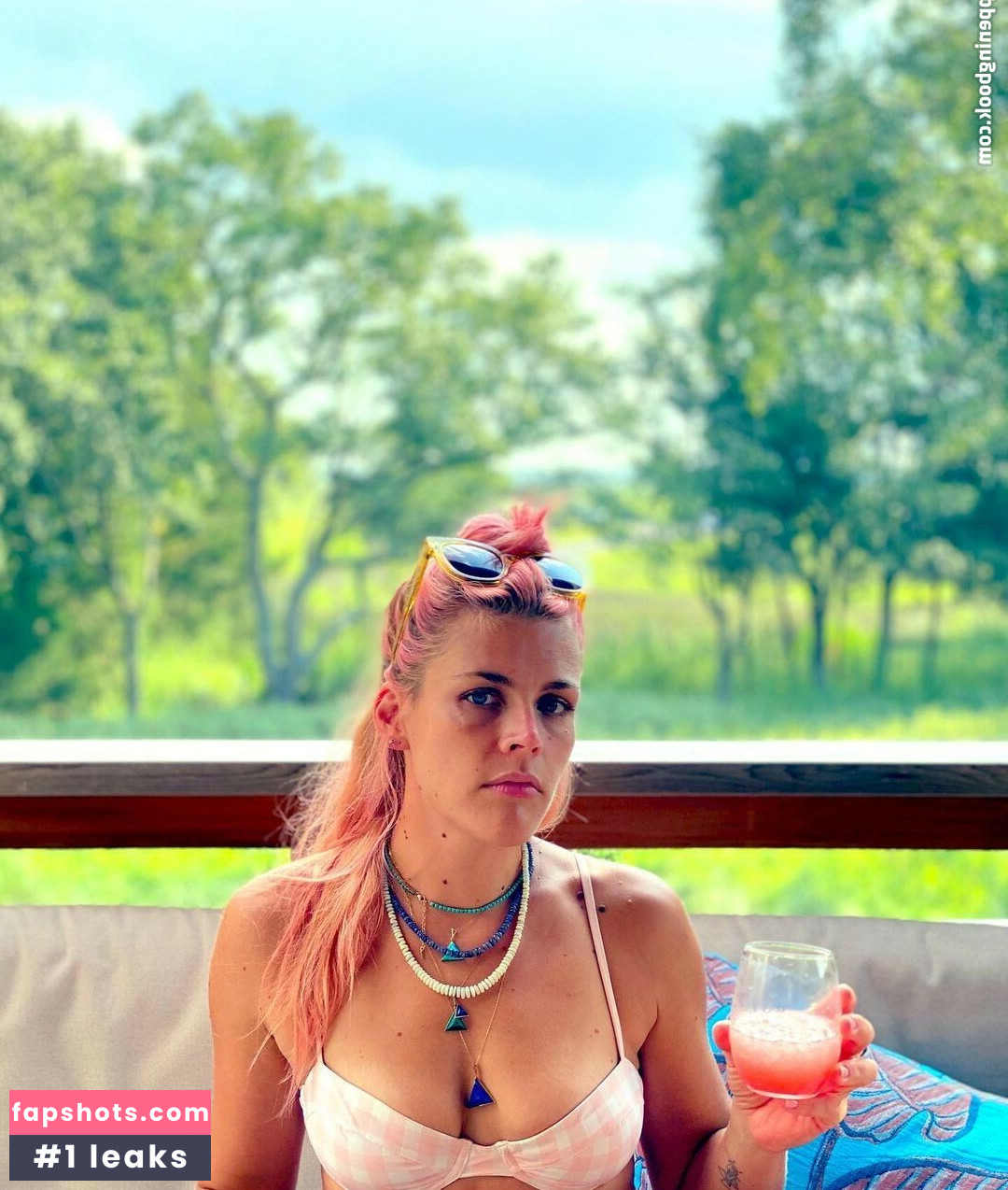 Busy Philipps gallery photo #22