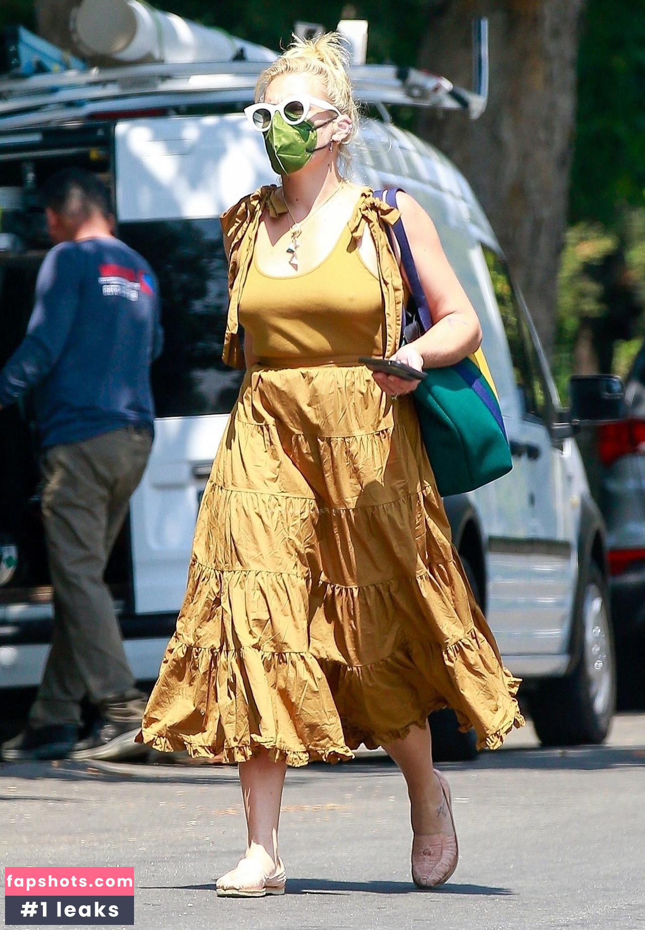 Busy Philipps gallery photo #27