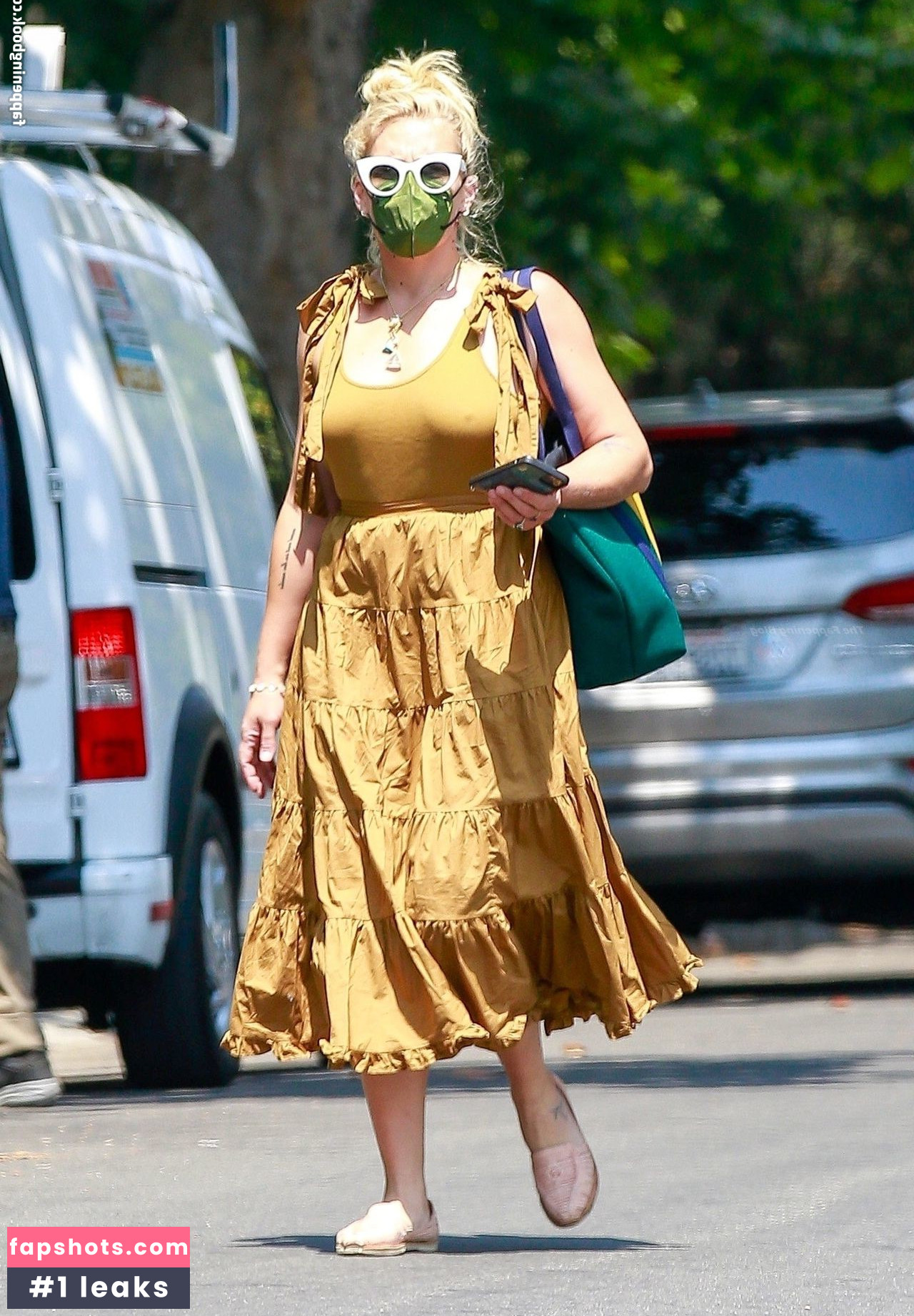 Busy Philipps gallery photo #29