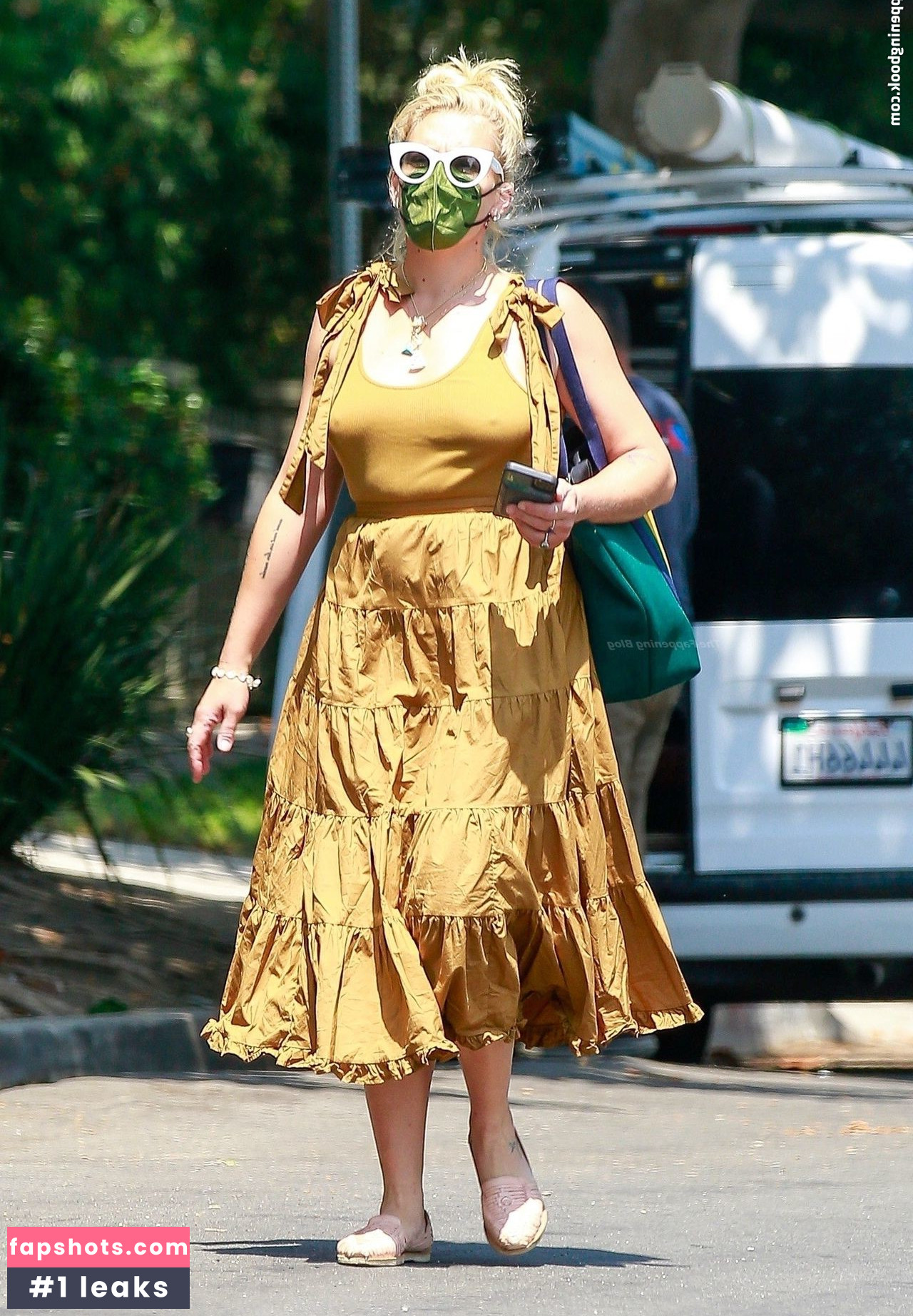 Busy Philipps gallery photo #33