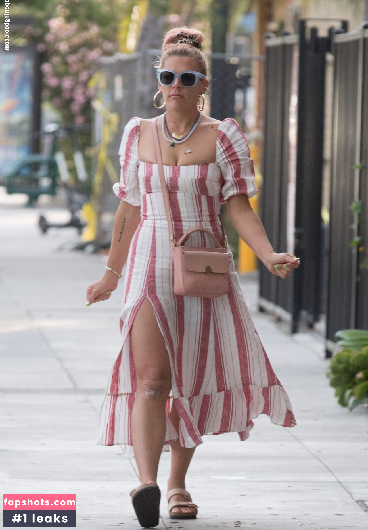 Busy Philipps gallery photo #48