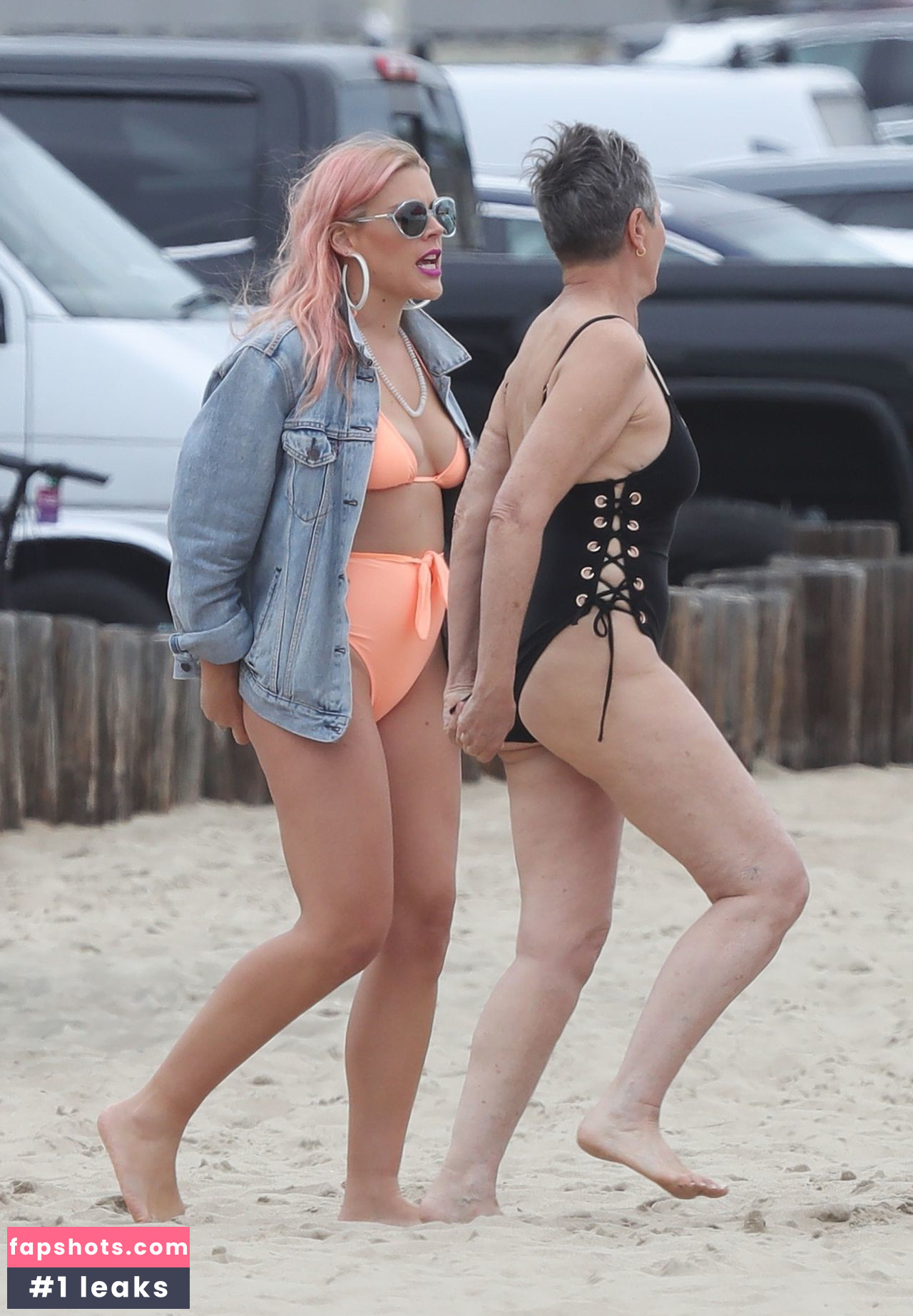 Busy Philipps gallery photo #52