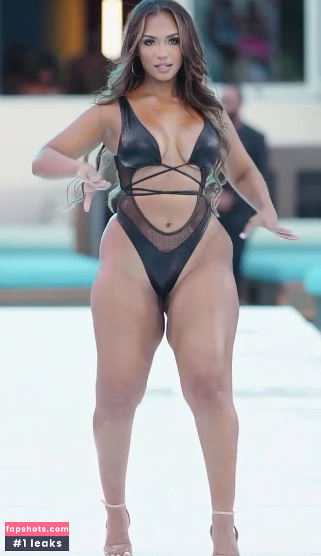 Caami Bernaal gallery photo #2