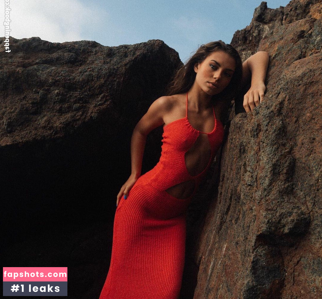 Caitlin Carmichael gallery photo #42