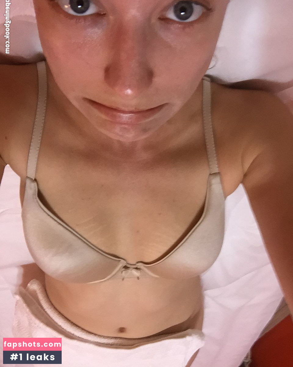 Caitlin Gerard gallery photo #3