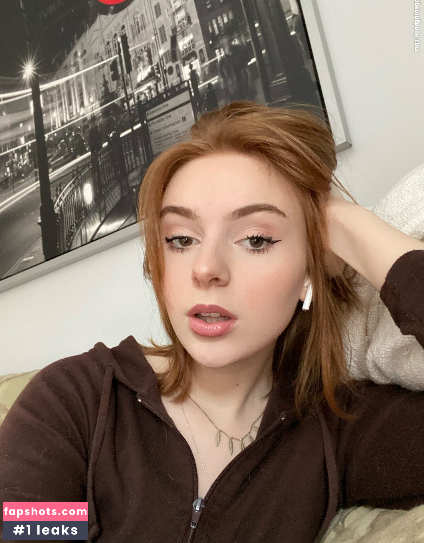 Caitlin gallery photo #32