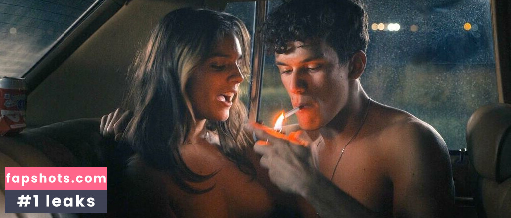 Caitlin Stasey gallery photo #13