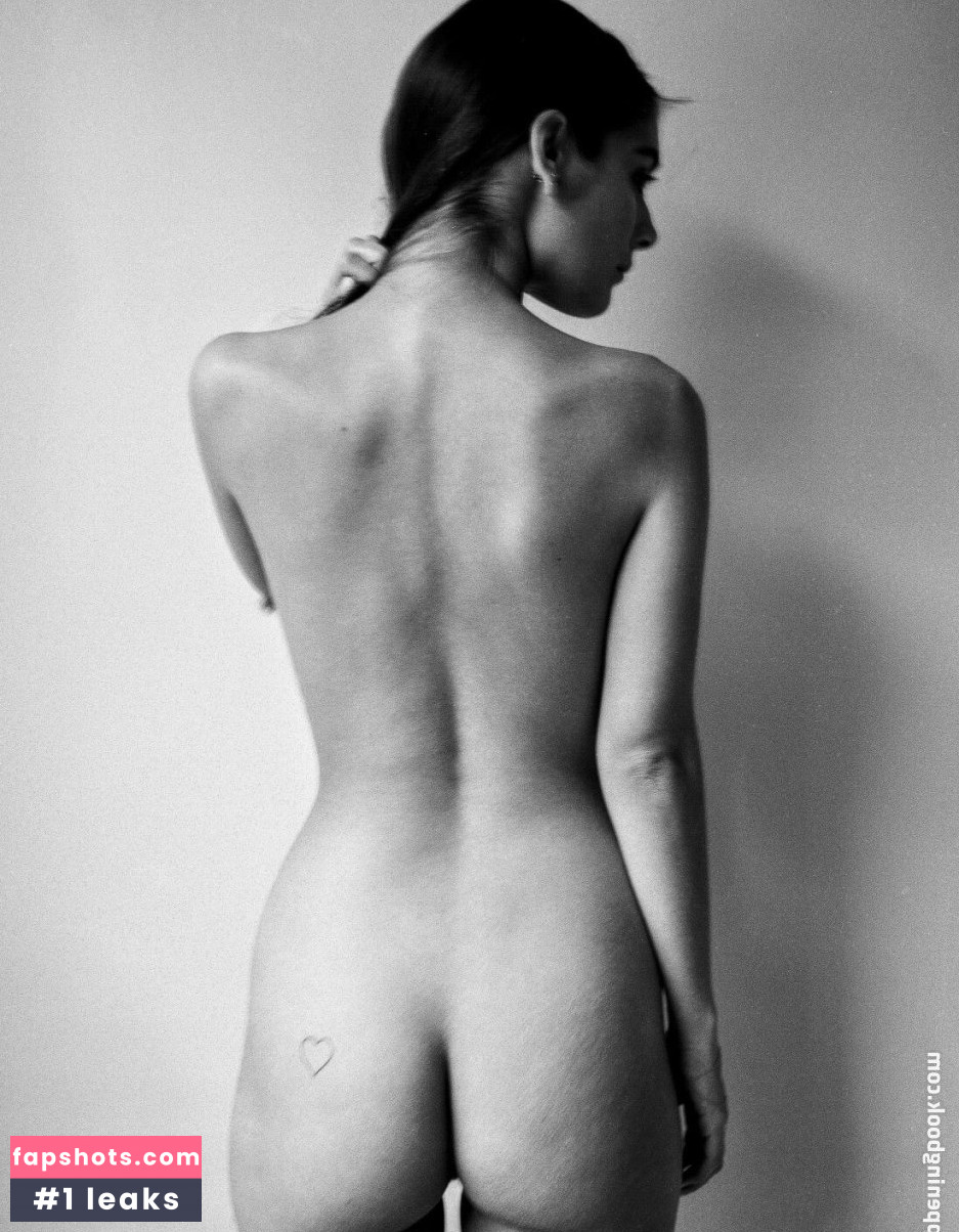 Caitlin Stasey gallery photo #139