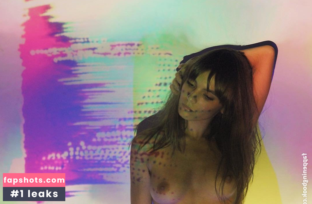 Caitlin Stasey gallery photo #145