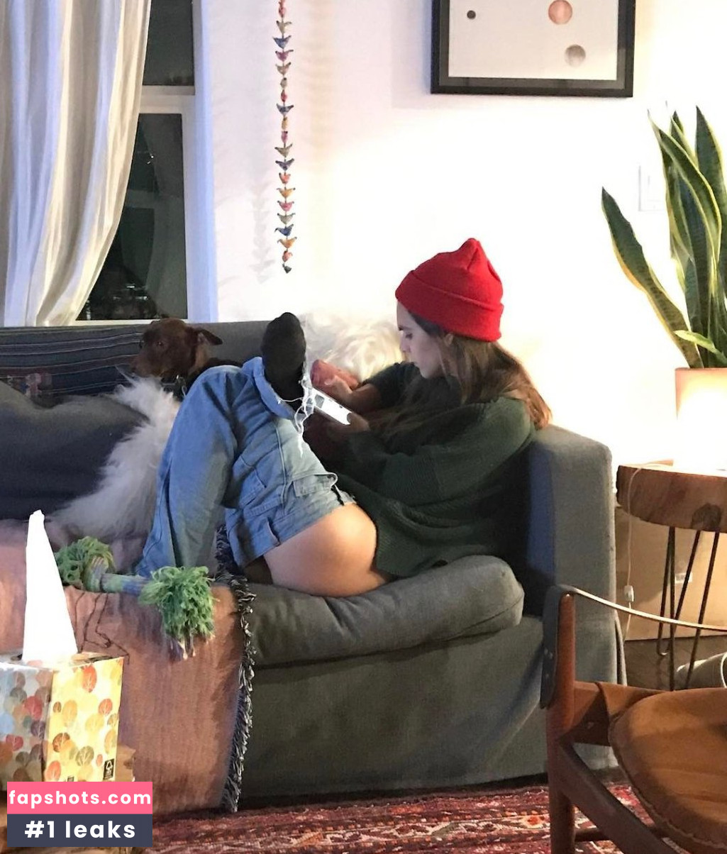 Caitlin Stasey gallery photo #173