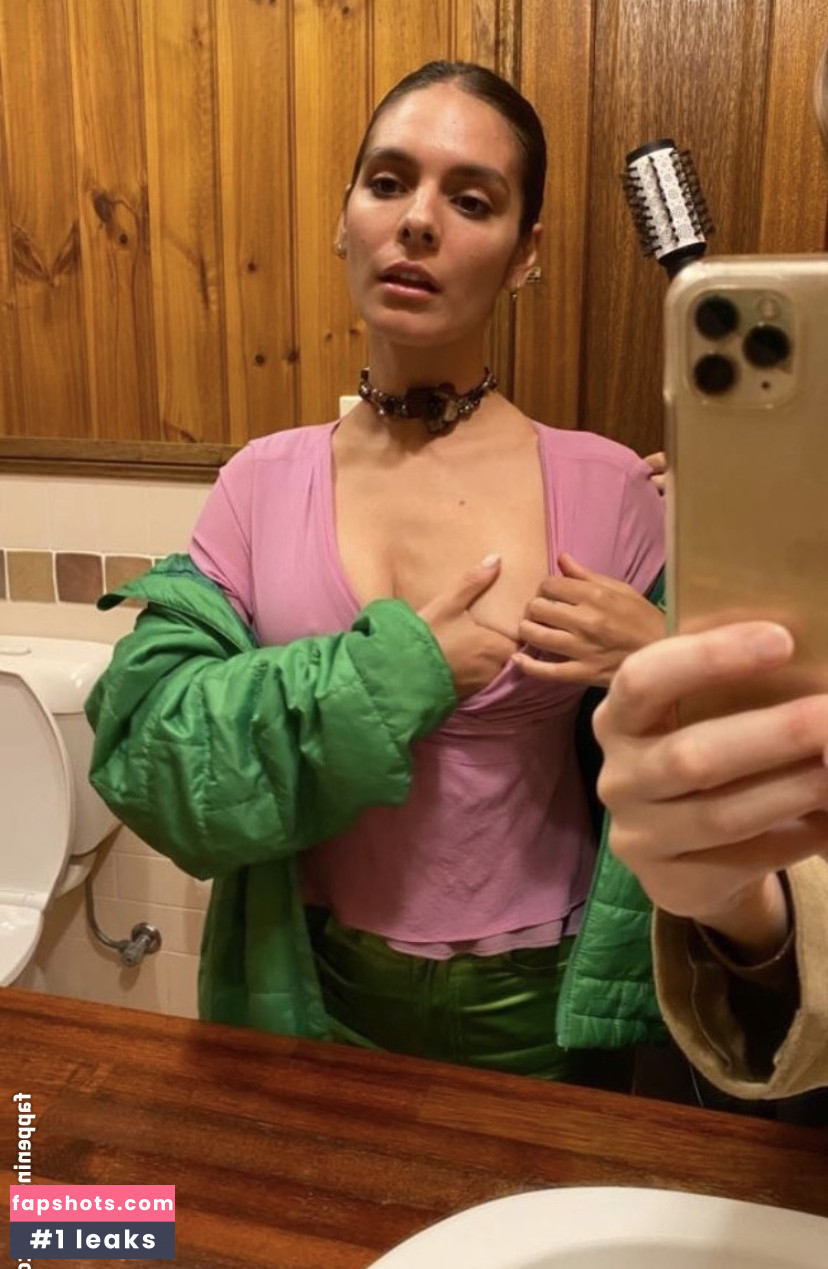 Caitlin Stasey gallery photo #20