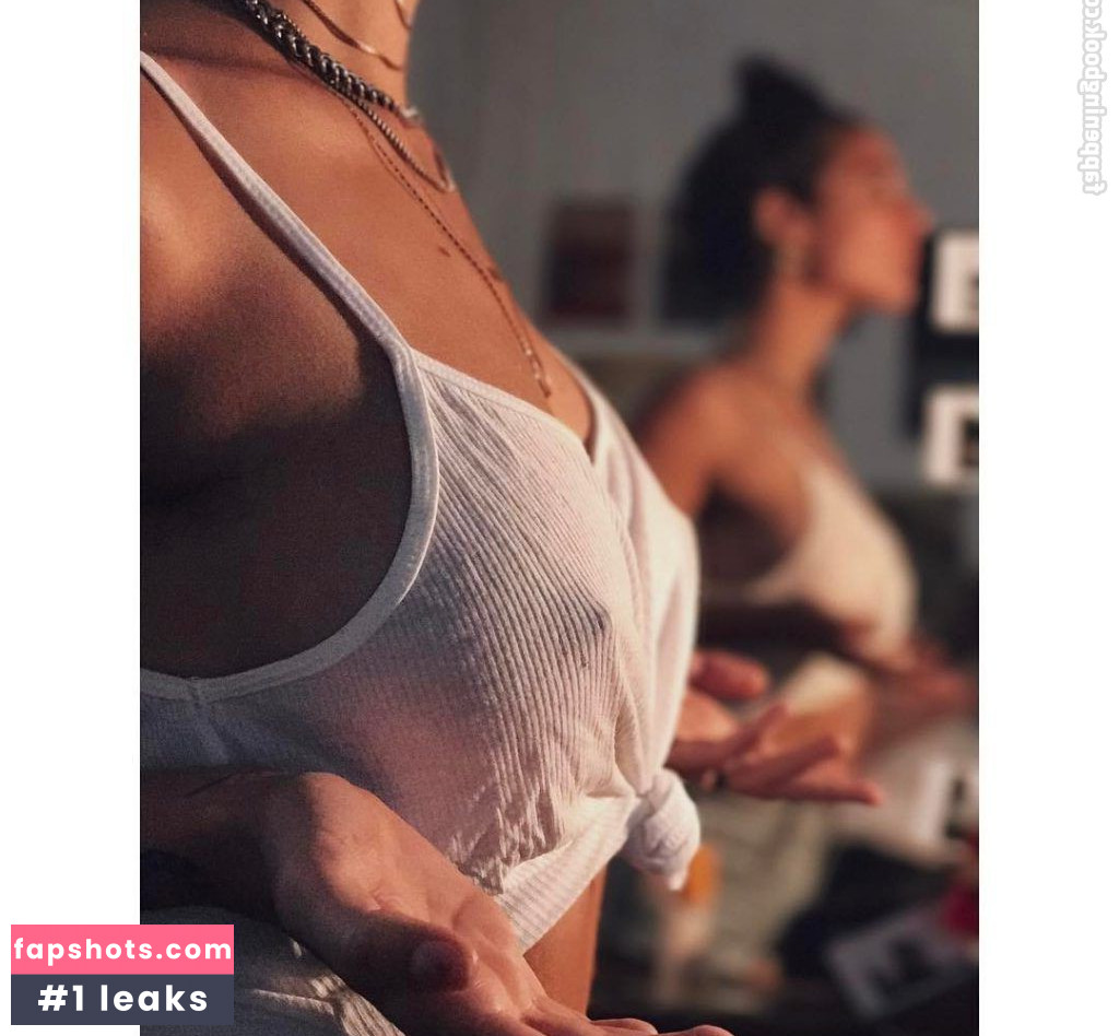 Caitlin Stasey gallery photo #42