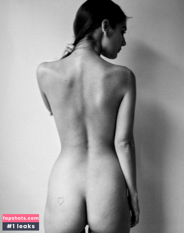 Caitlin Stasey gallery photo #52