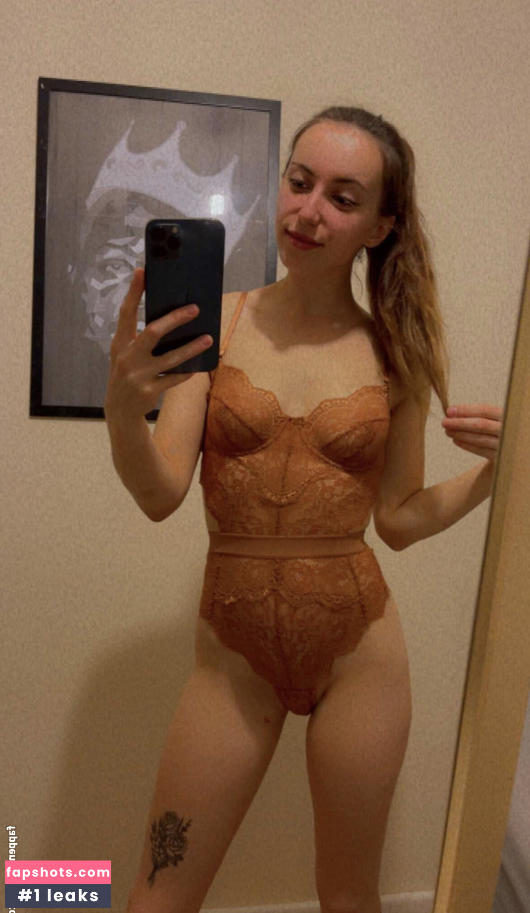 CaitlinThom gallery photo #15