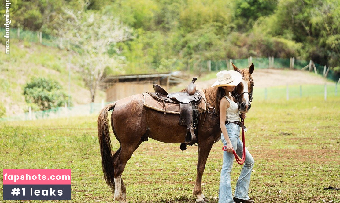 Caitlyn Stave gallery photo #6