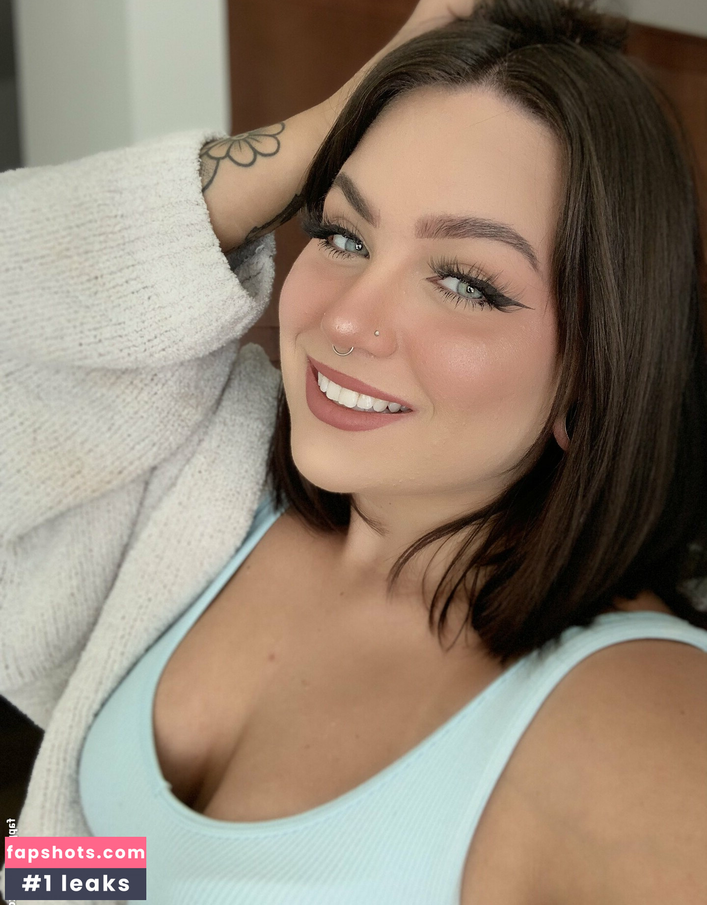 Caitrs nude babe gallery