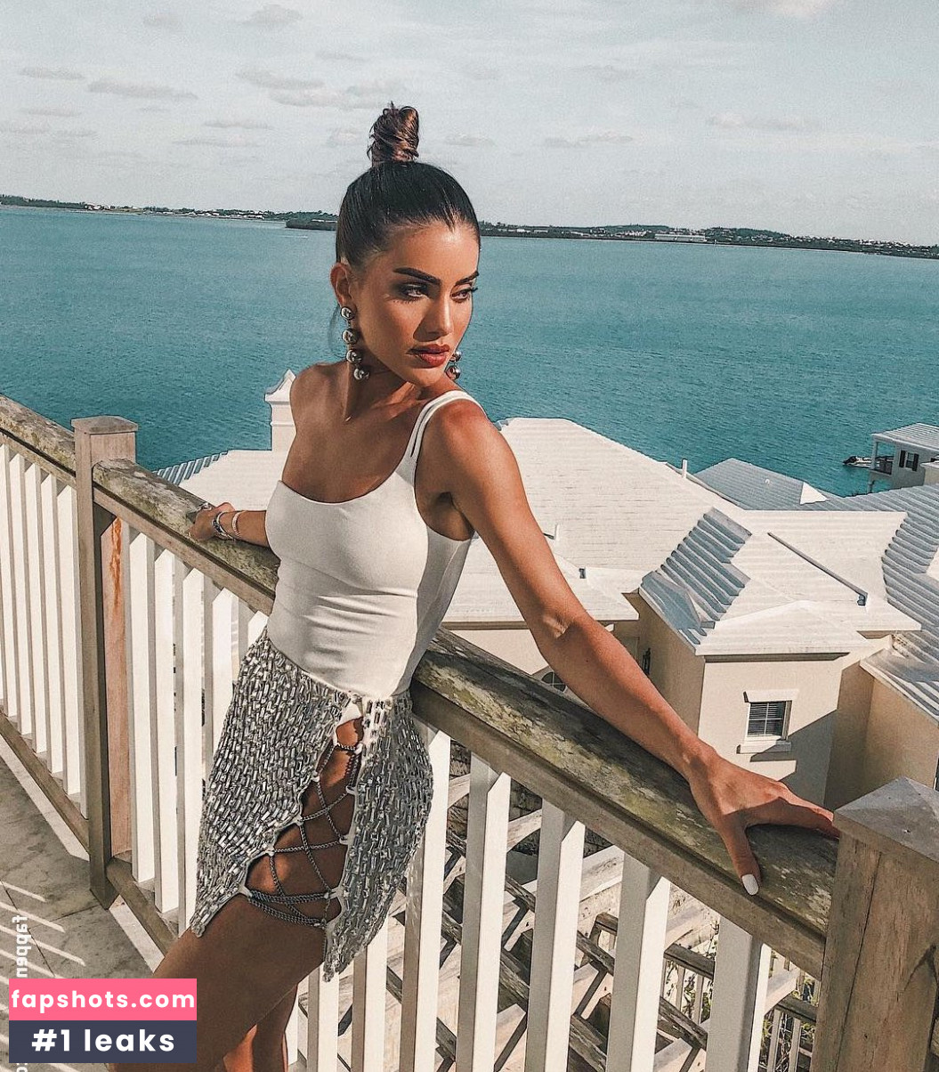 Camila Coelho gallery photo #216