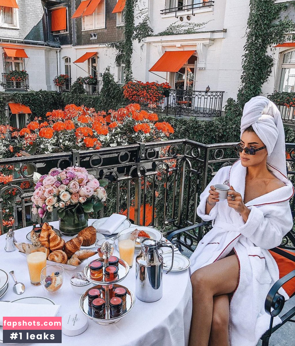 Camila Coelho gallery photo #223