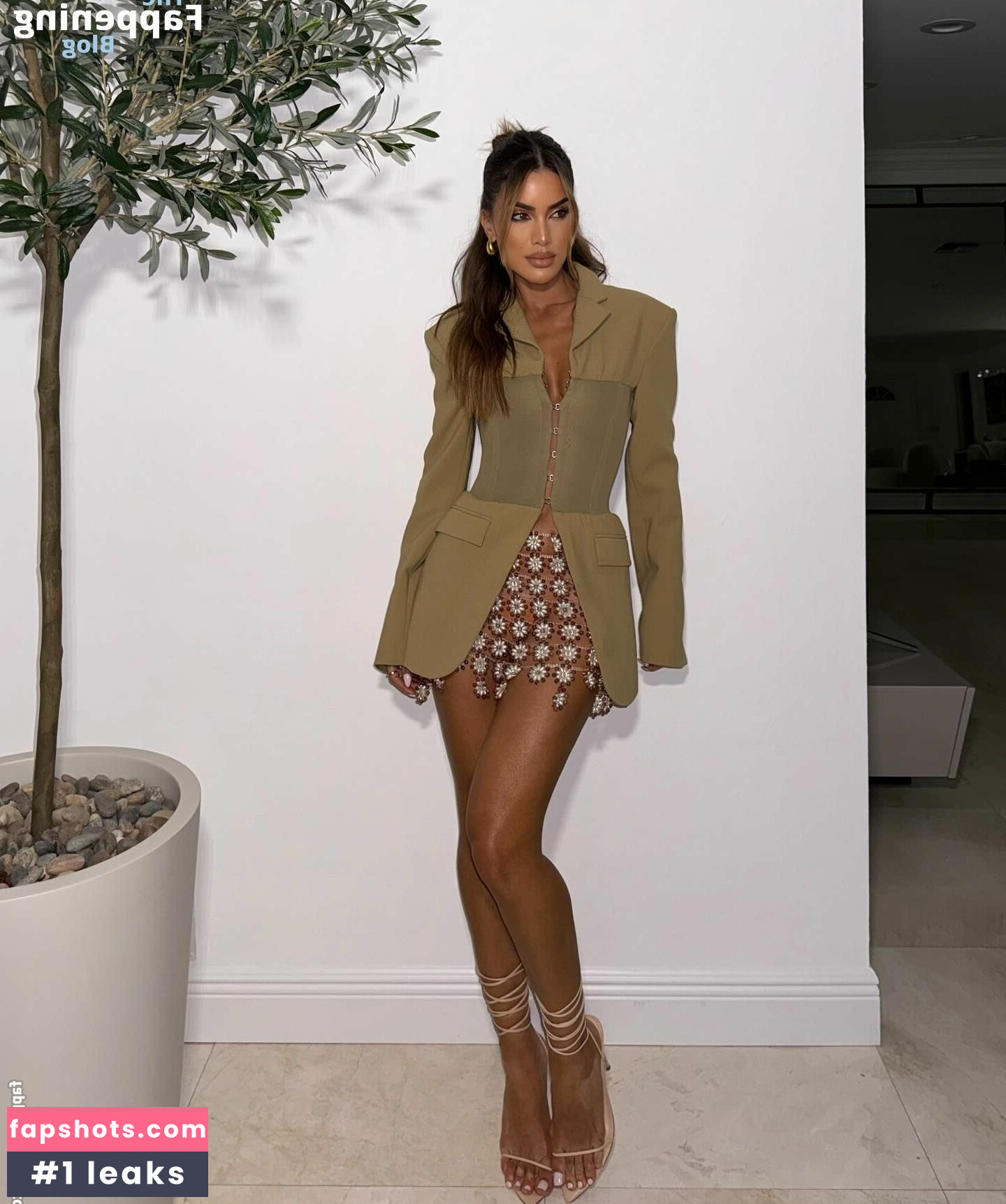 Camila Coelho gallery photo #27