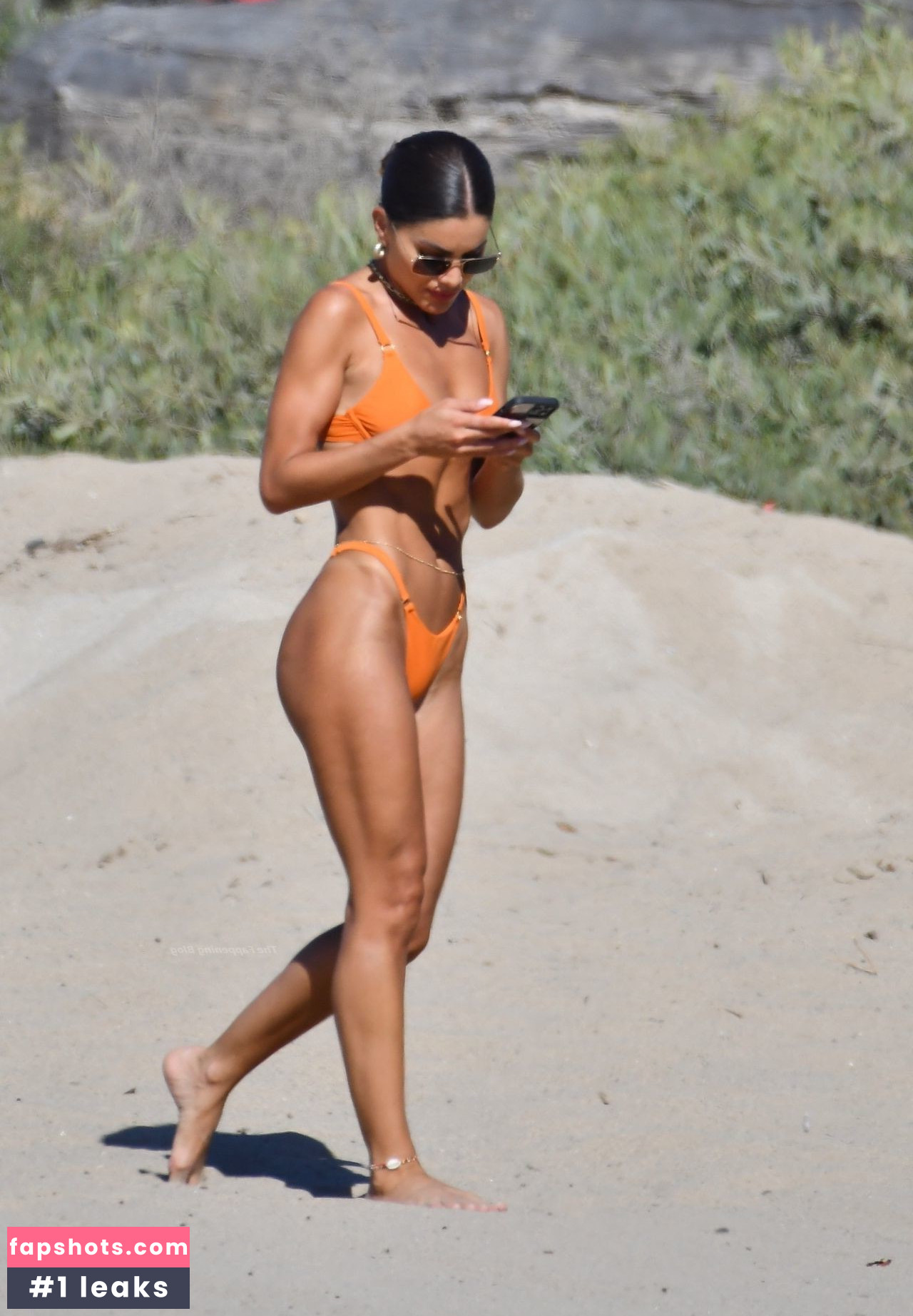 Camila Coelho gallery photo #76