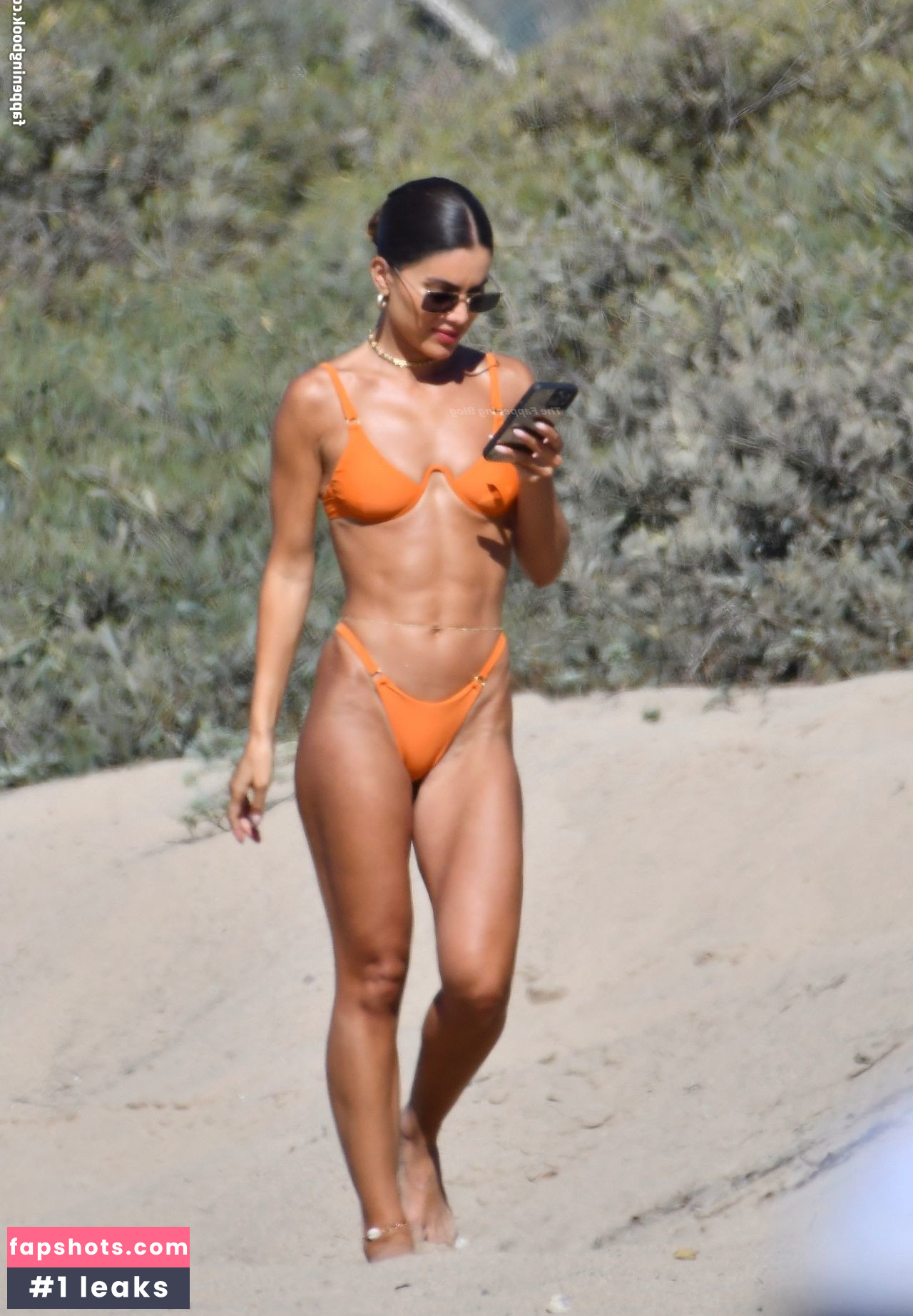 Camila Coelho gallery photo #80