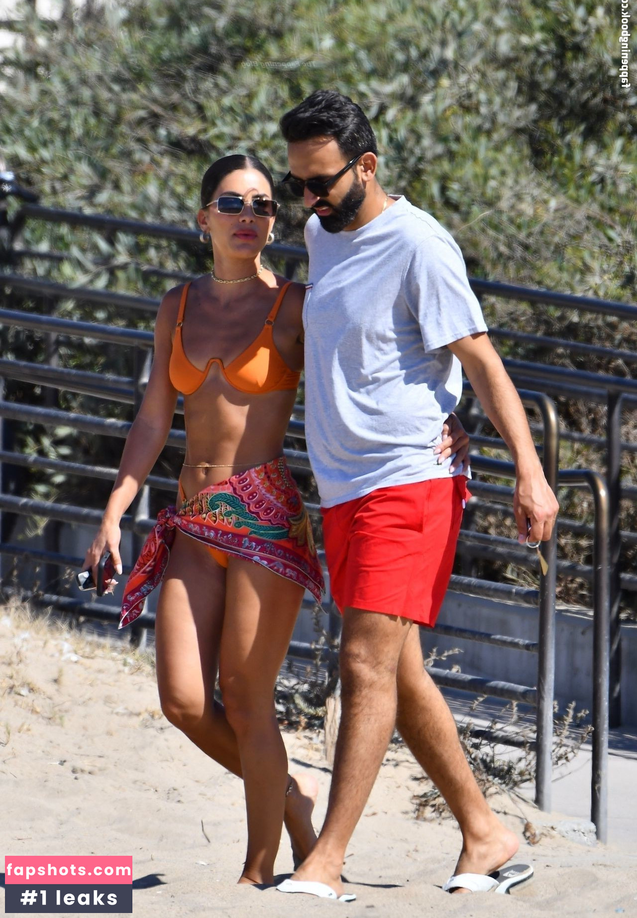 Camila Coelho gallery photo #84