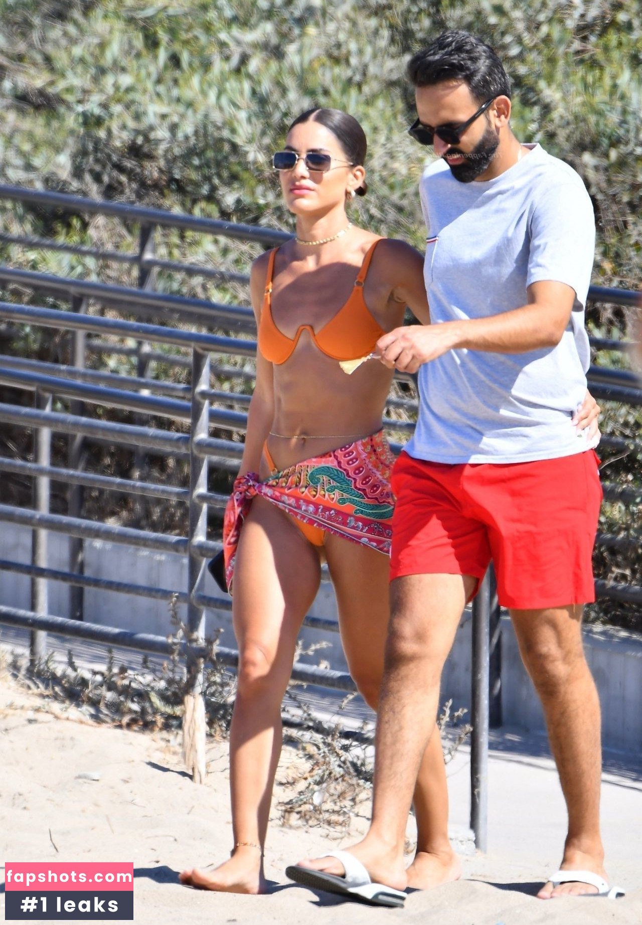 Camila Coelho gallery photo #85