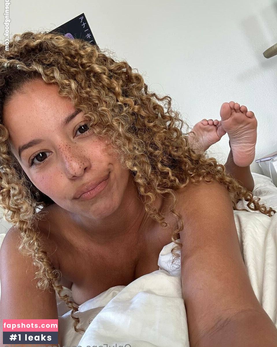 Camila Elle gallery photo #17