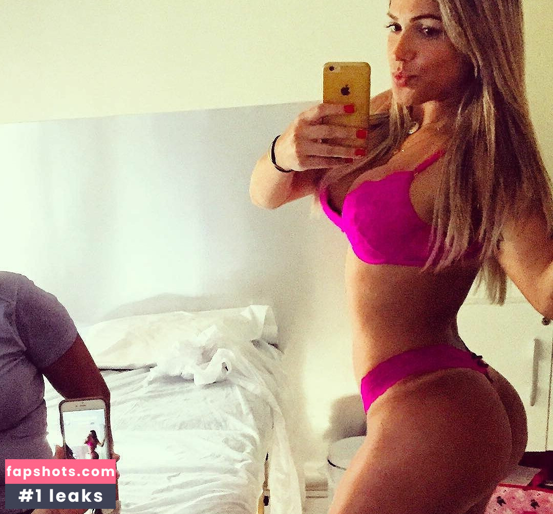 Camila Gomes gallery photo #9