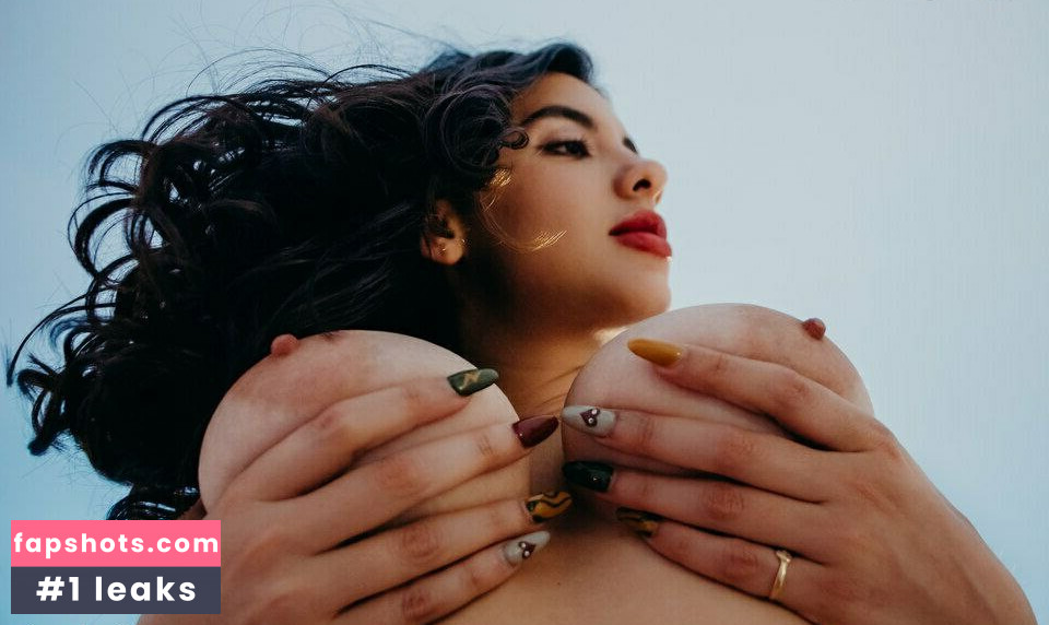 Camila Valencia gallery photo #27