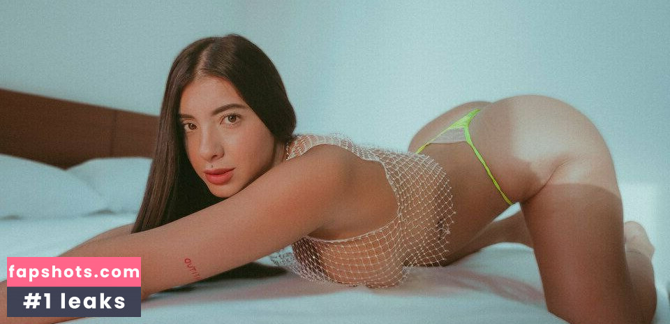 Camila Valencia gallery photo #33