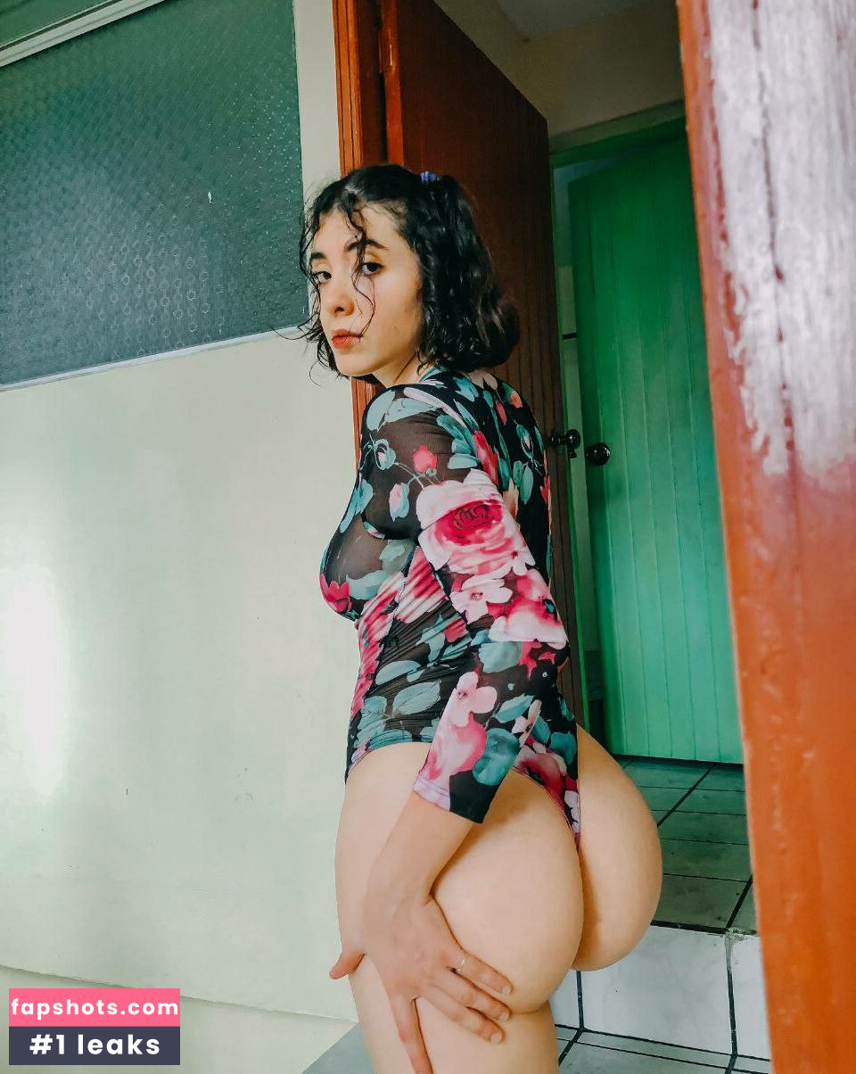 Camila Valencia gallery photo #35