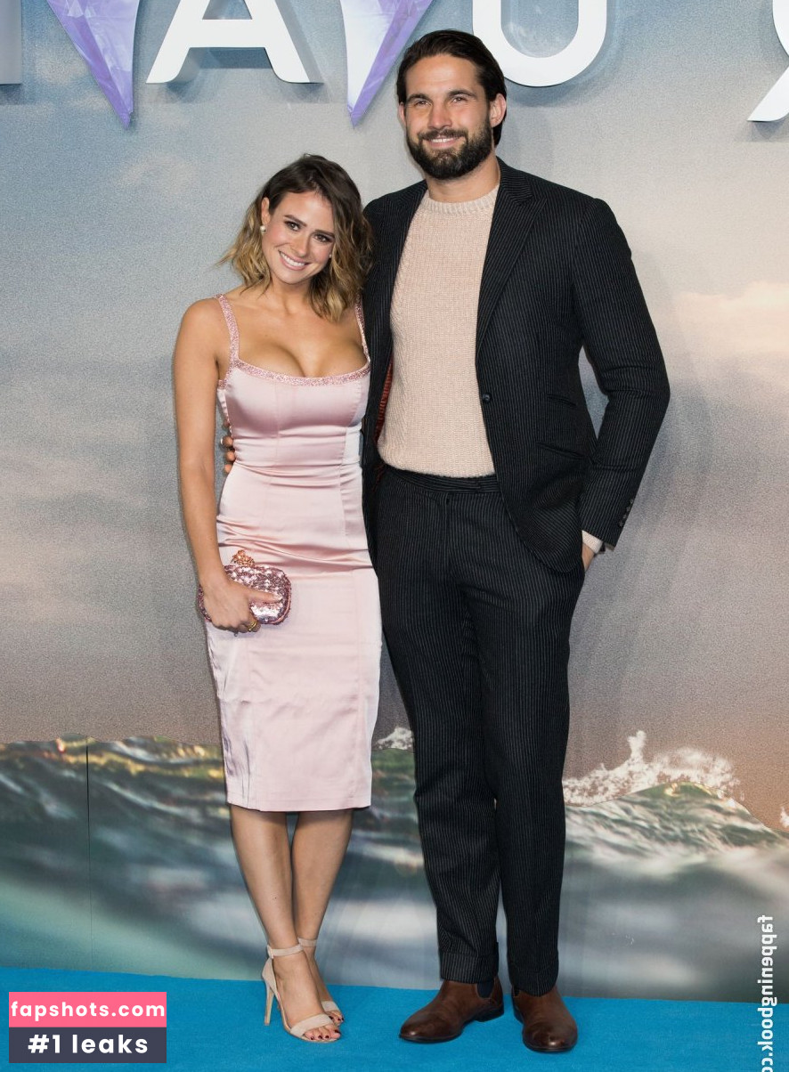 Camilla Thurlow gallery photo #48