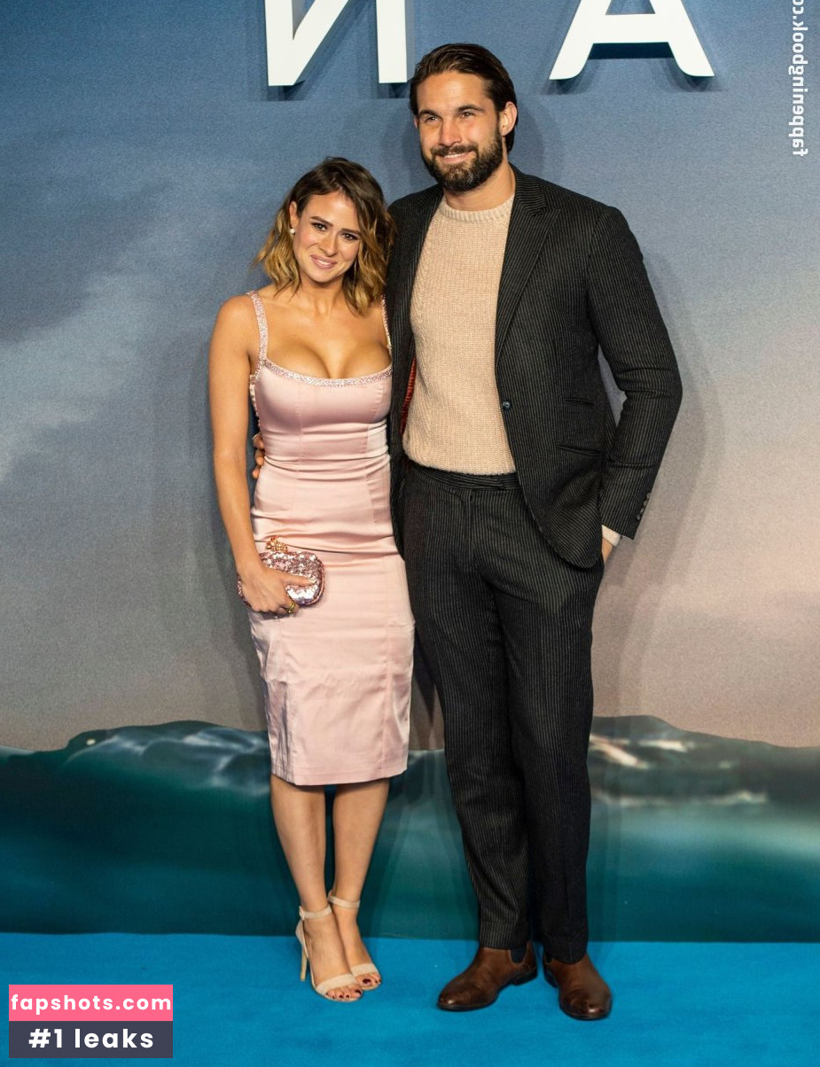 Camilla Thurlow gallery photo #53