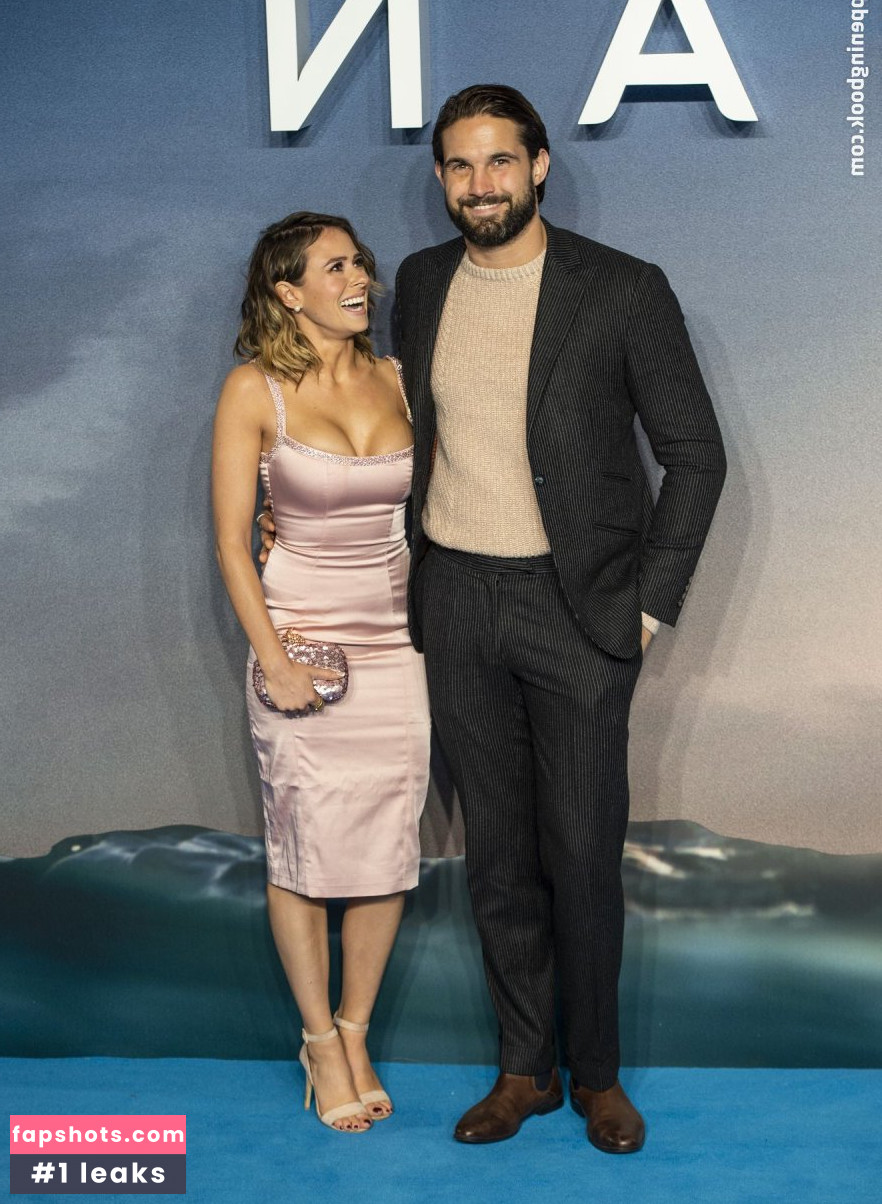 Camilla Thurlow gallery photo #59