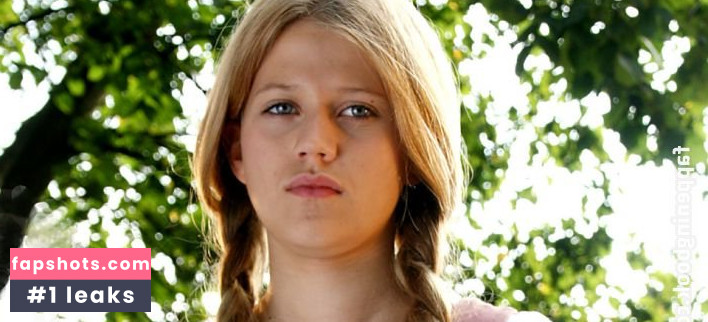 Camille Dombrowsky nude babe gallery