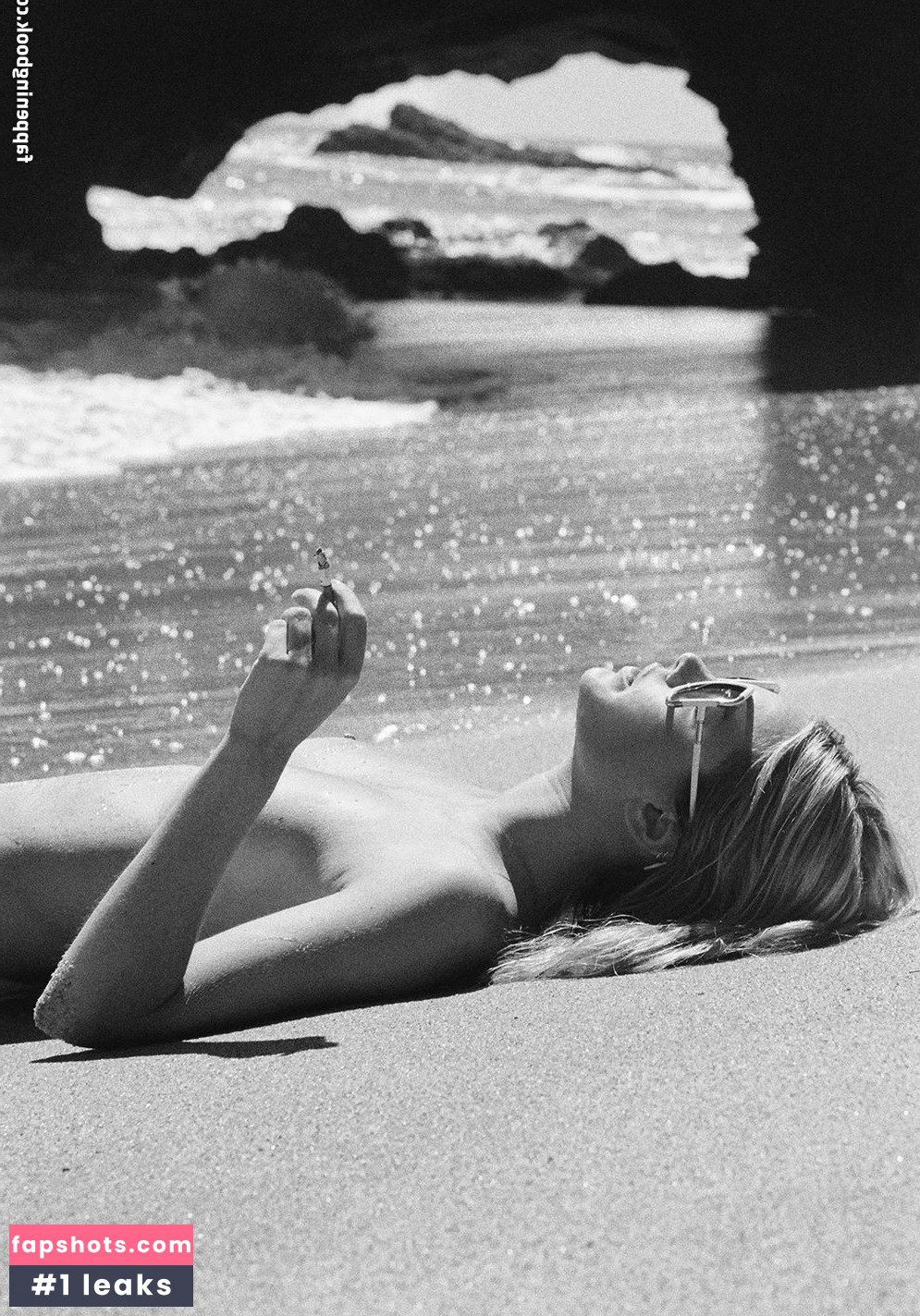 Camille Rowe gallery photo #121