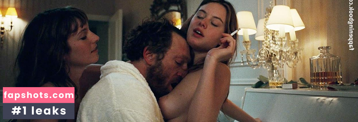 Camille Rowe gallery photo #126