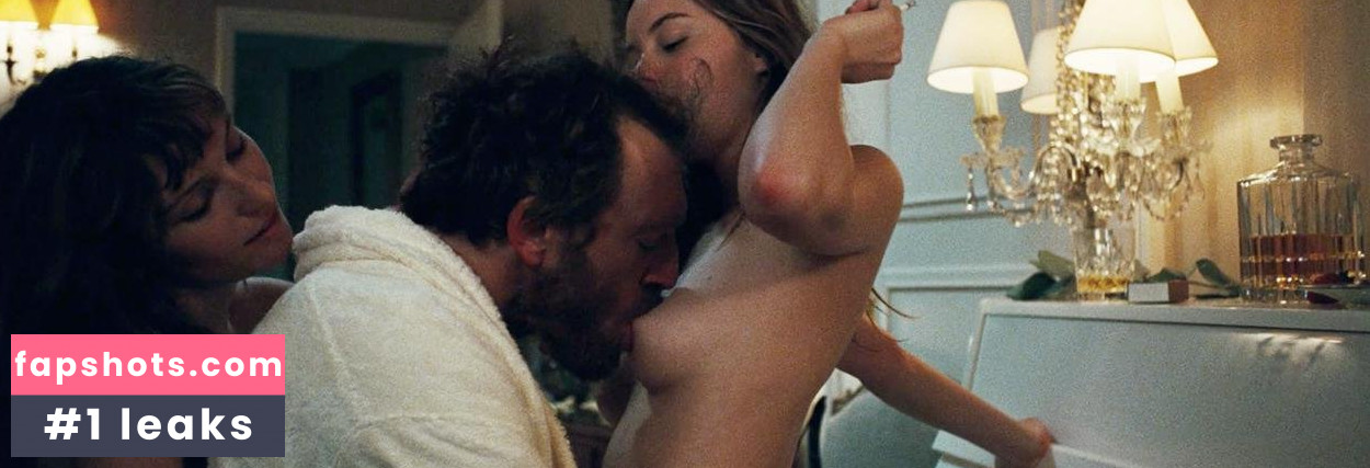 Camille Rowe gallery photo #128