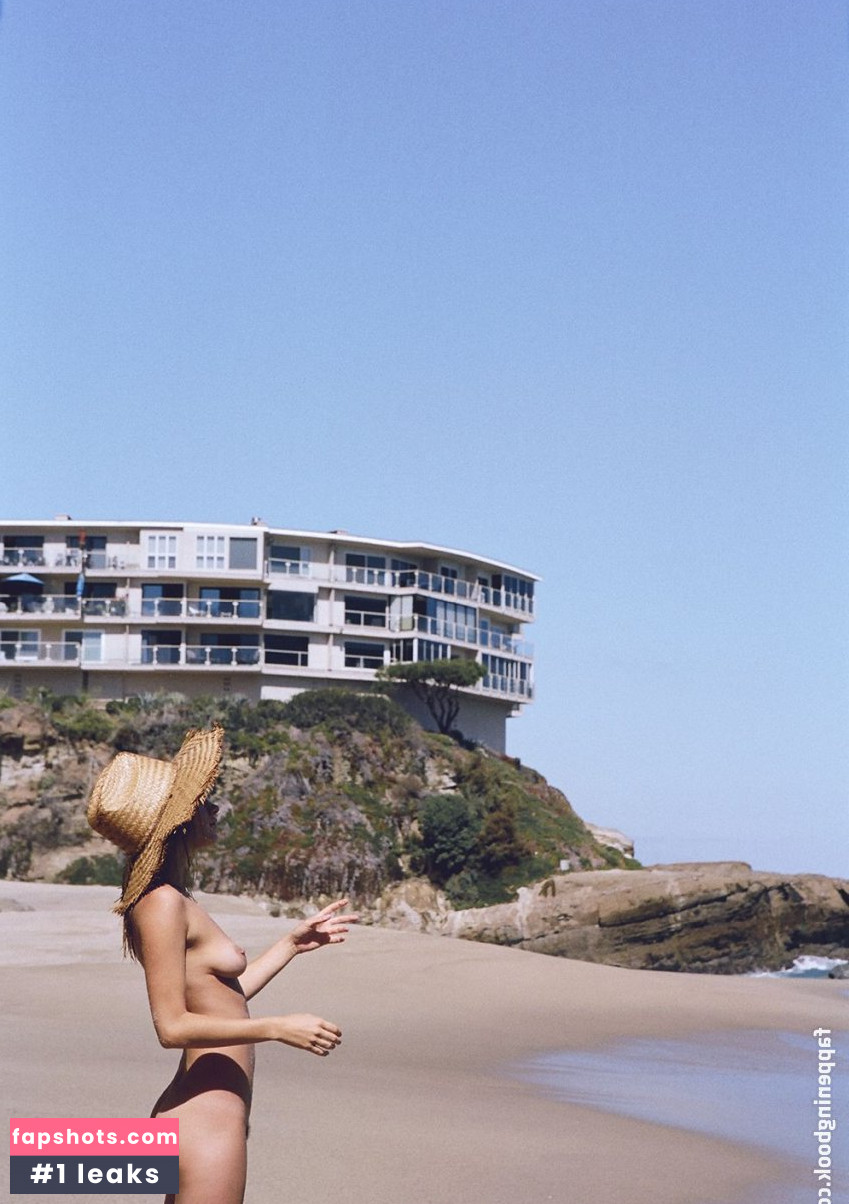 Camille Rowe gallery photo #146