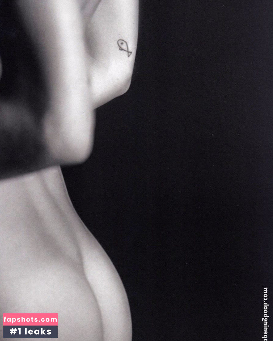 Camille Rowe gallery photo #155