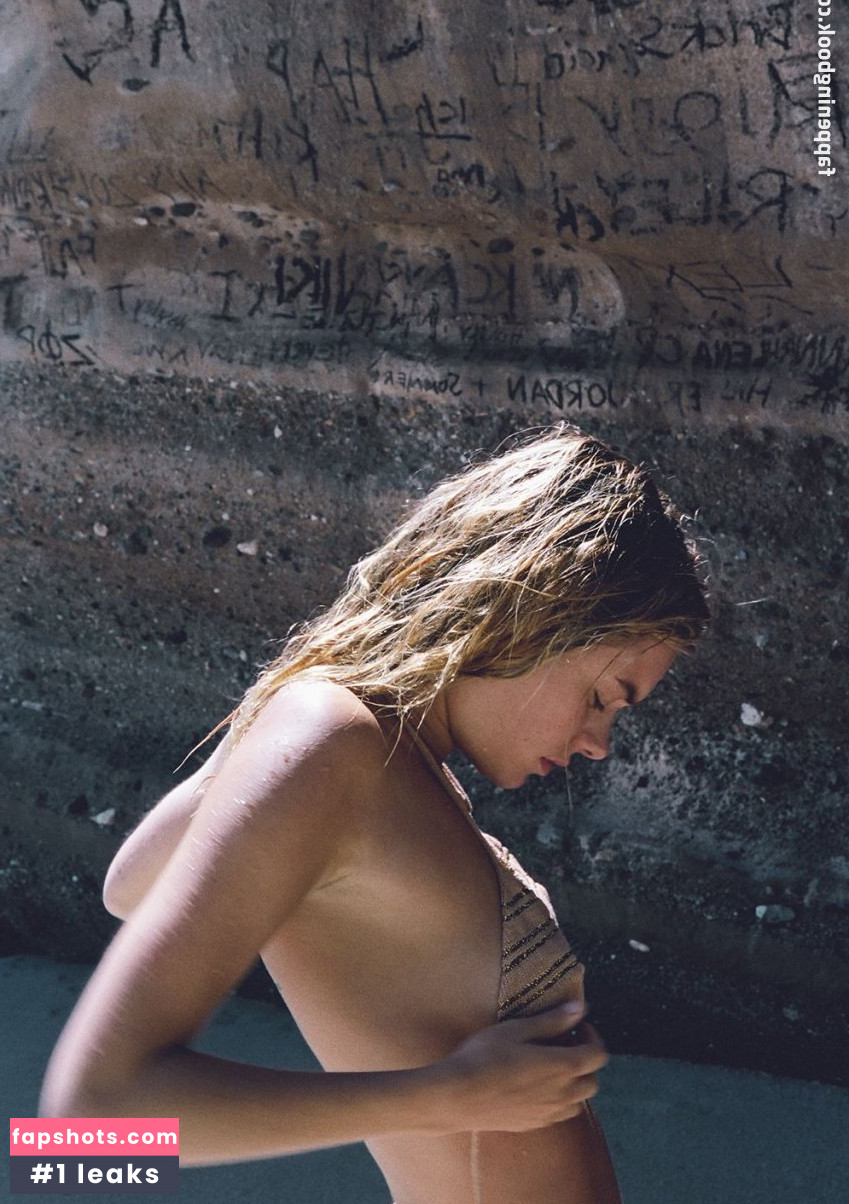 Camille Rowe gallery photo #165