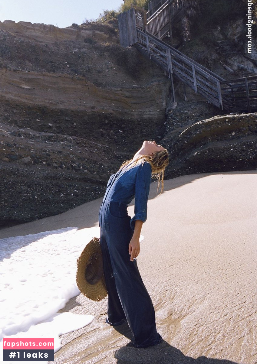 Camille Rowe gallery photo #169