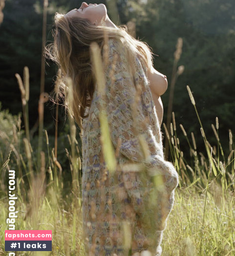 Camille Rowe gallery photo #61