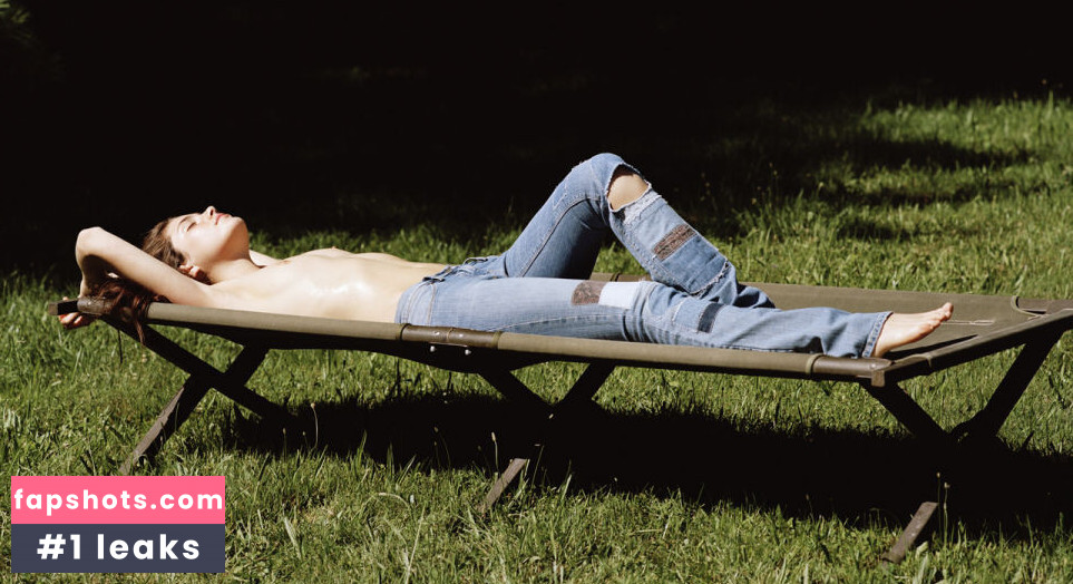 Camille Rowe gallery photo #67