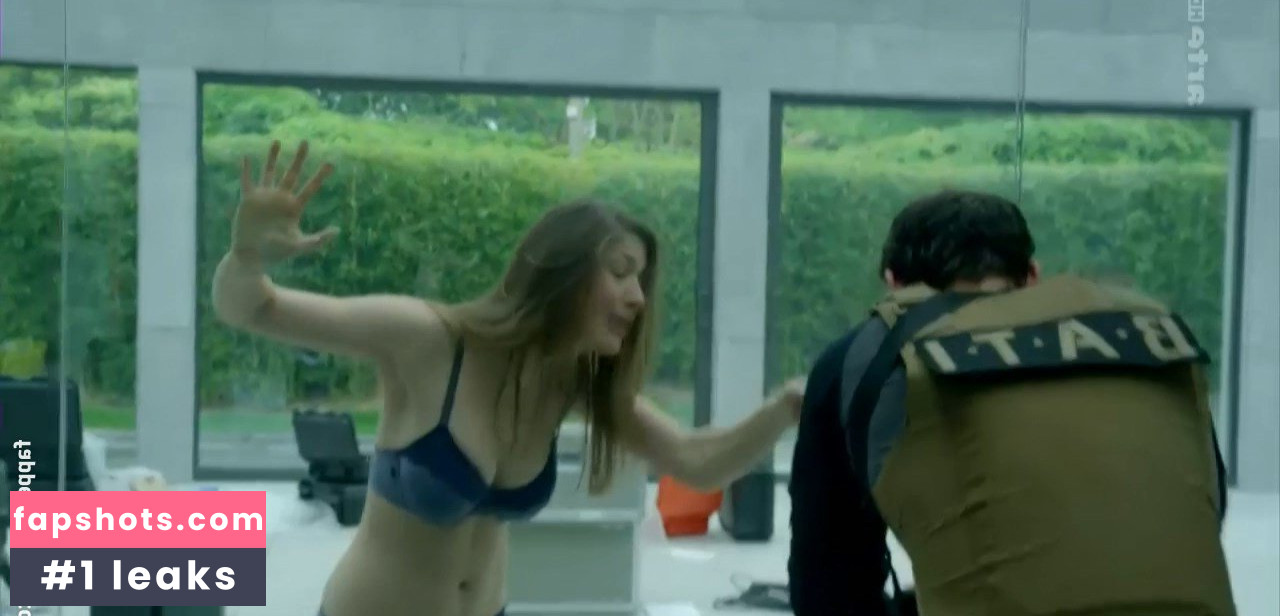 Camille Voglaire gallery photo #5